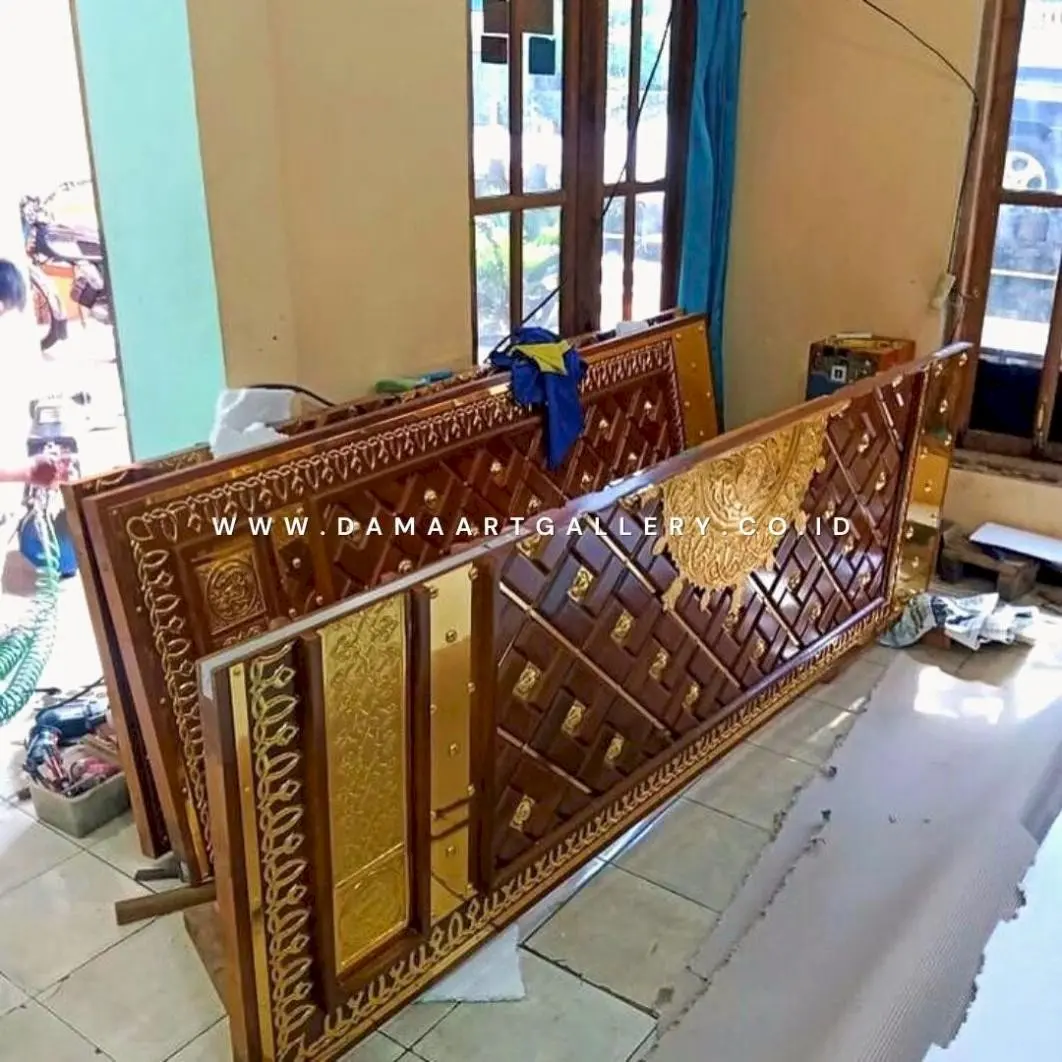 Pengrajin Pintu Masjid Nabawi